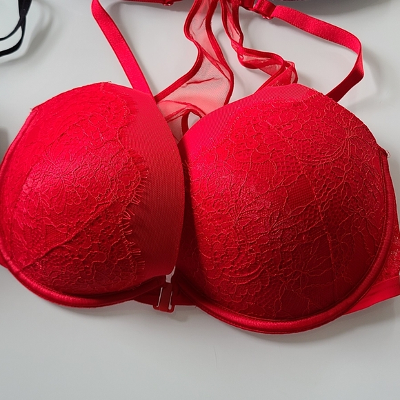 Victoria Secret bras - Picture 2 of 5